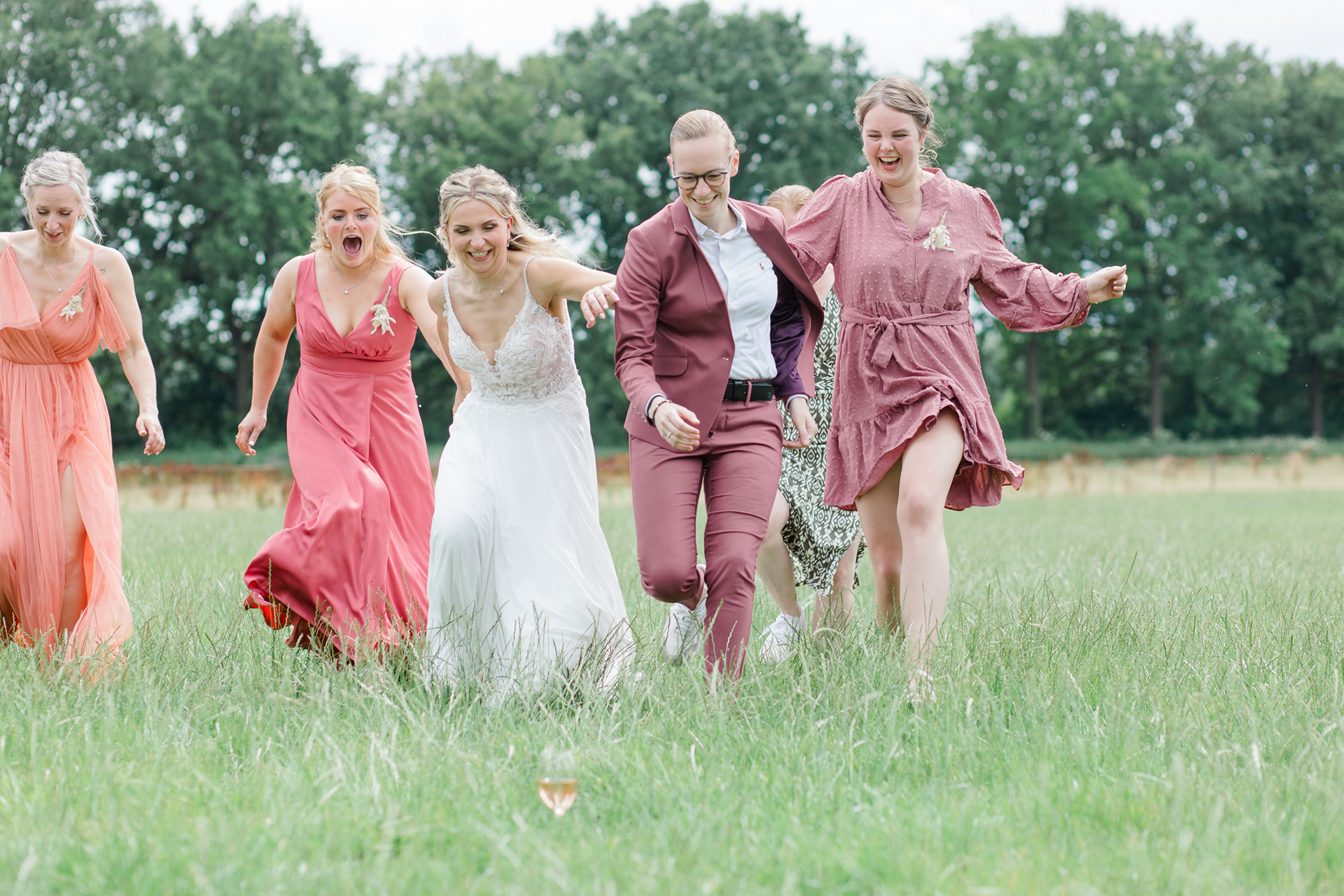 bruidsfotograaf alkmaar groepsfoto humor